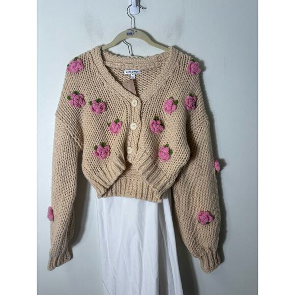 NWT Pretty Garbage Long Sleeve Tan Chunky Knit Cropped Sweater with Roses Sz M - Picture 1 of 3